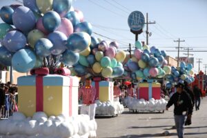 Disfrutan Cuarto Gran Desfile de la Ciudad por el 366 aniversario de Juárez 16 693f252c923c6 693f252c923c8