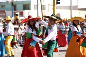 Disfrutan Cuarto Gran Desfile de la Ciudad por el 366 aniversario de Juárez 8 693f252cb8645 693f252cb8646