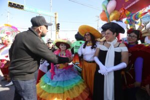 Disfrutan Cuarto Gran Desfile de la Ciudad por el 366 aniversario de Juárez 5 693f252d07549 693f252d0754a