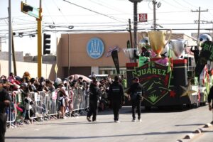 Disfrutan Cuarto Gran Desfile de la Ciudad por el 366 aniversario de Juárez 4 693f25b3bb51b 693f25b3bb51c