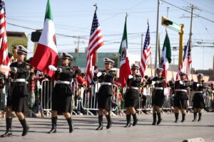 Disfrutan Cuarto Gran Desfile de la Ciudad por el 366 aniversario de Juárez 9 693f25b3c222e 693f25b3c222f