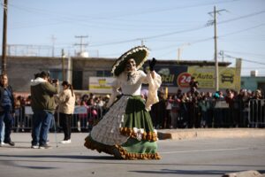 Disfrutan Cuarto Gran Desfile de la Ciudad por el 366 aniversario de Juárez 13 693f25b4683e3 693f25b4683e4