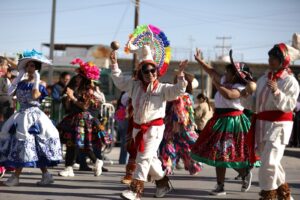 Disfrutan Cuarto Gran Desfile de la Ciudad por el 366 aniversario de Juárez 3 693f25b46dbc7 693f25b46dbc8