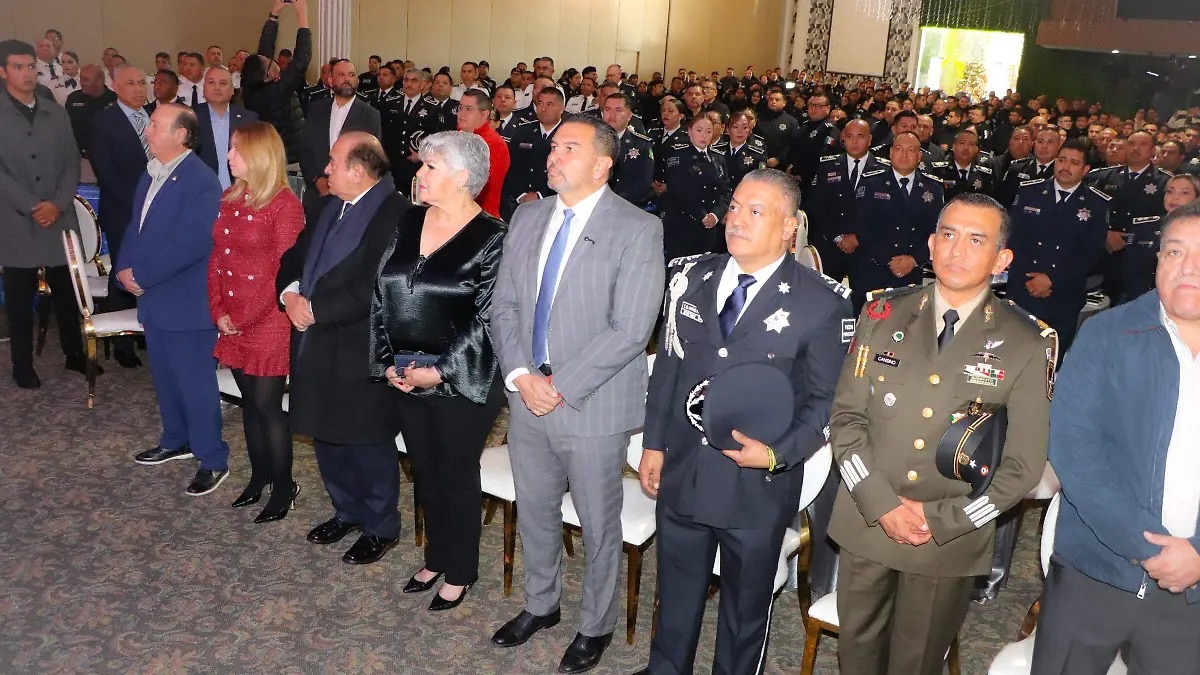 Entrega Pérez Cuéllar bonos de 10 mil pesos a policías municipales por ...