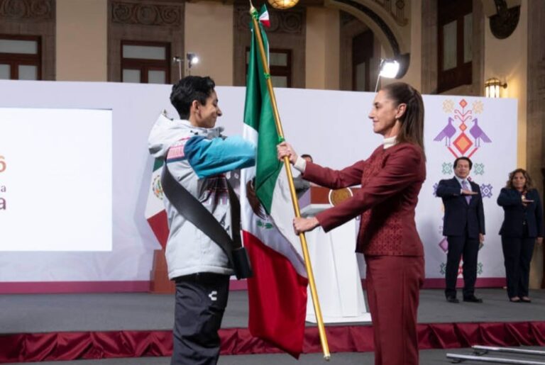 Felicita Sheinbaum a Donovan Carrillo tras avanzar a la final olímpica de patinaje artístico