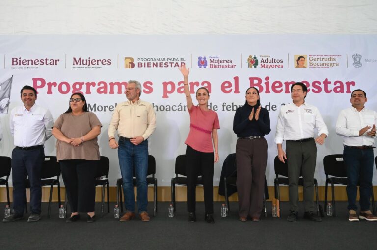 Destaca Sheinbaum soberanía nacional y programas sociales en acto público en Morelia