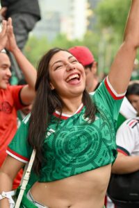 Festejan aficionados triunfo de México en el Ángel de la Independencia 15 WhatsApp Image 2026 06 11 at 15.49.30