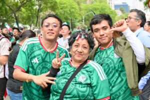 Festejan aficionados triunfo de México en el Ángel de la Independencia 11 WhatsApp Image 2026 06 11 at 15.49.43 1