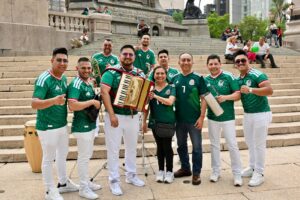 Festejan aficionados triunfo de México en el Ángel de la Independencia 23 WhatsApp Image 2026 06 11 at 15.49.45