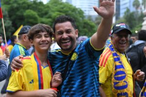 GALERÍA: Toman aficionados colombianos el Ángel de la Independencia previo a su debut mundialista 18 WhatsApp Image 2026 06 16 at 18.01.07
