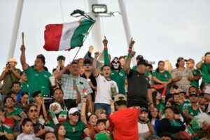 Disfrutan familias juarenses la Fiesta Mundialista en el Parque Central durante el México-Ecuador 2 WhatsApp Image 2026 06 30 at 8.10.42 PM