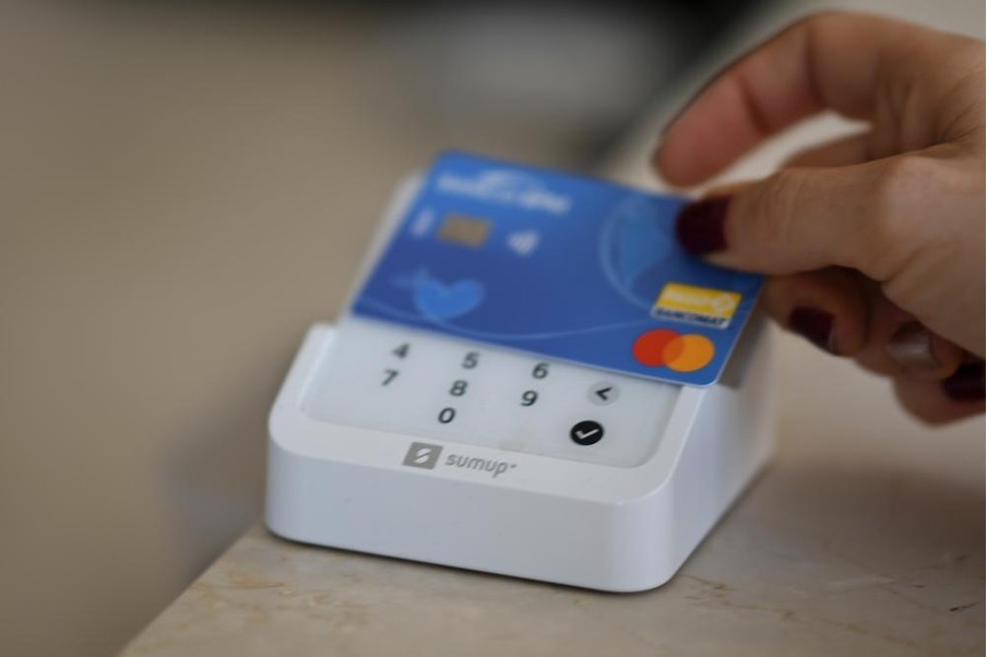 Aparato para cobrar con tarjeta en el celular: cómo funciona 1 Tap to Pay